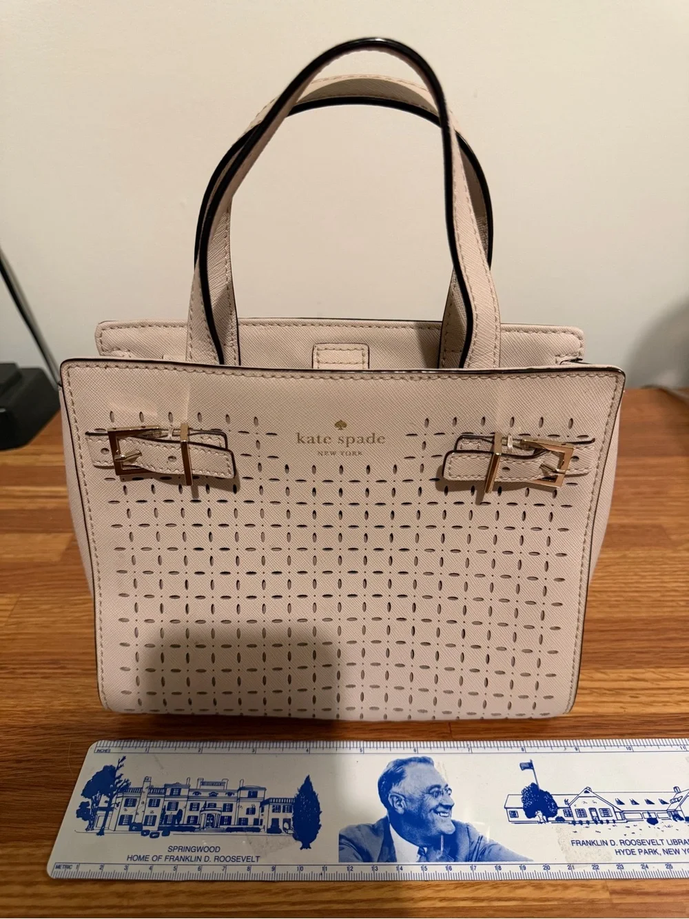 Kate Spade New York Beige Milton Land Saffiano Leather handbag